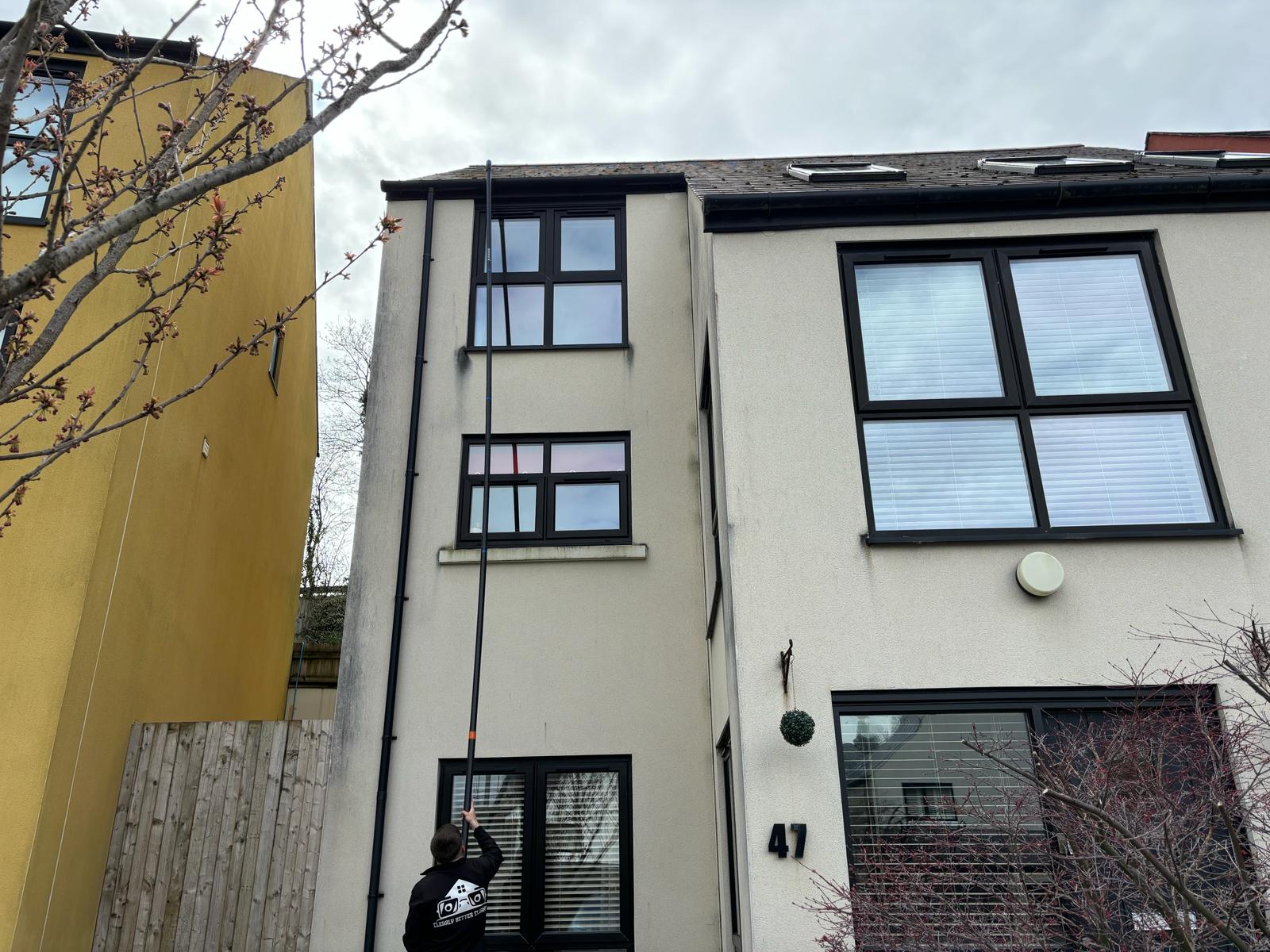 3 STORY WINDOW CLEAN